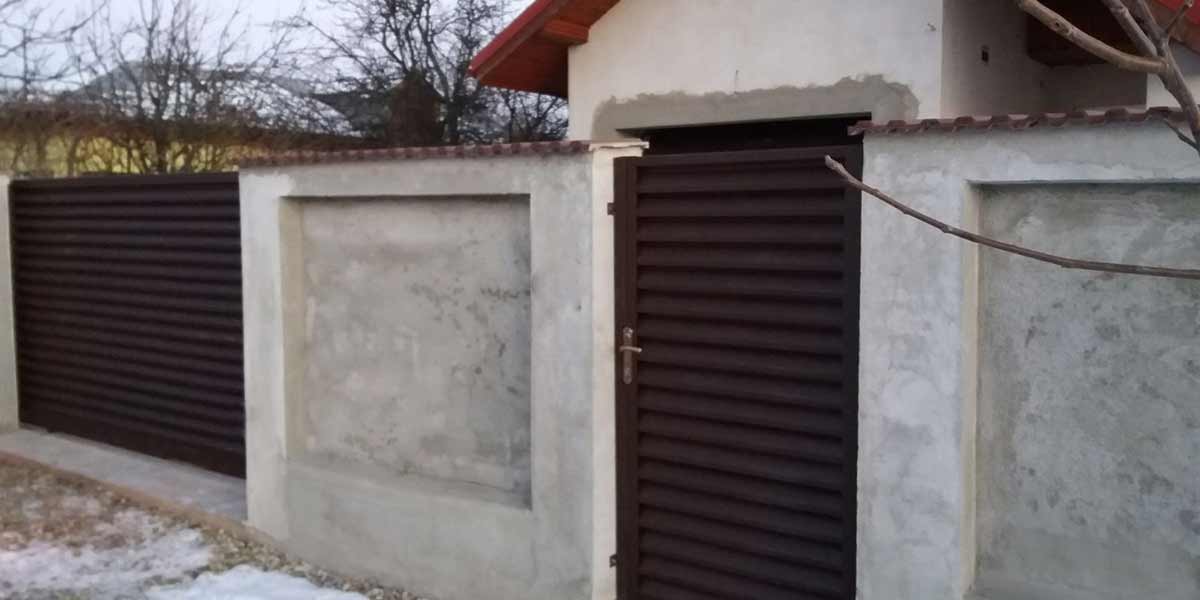 Poarta metalica culisanta si usa pietonala